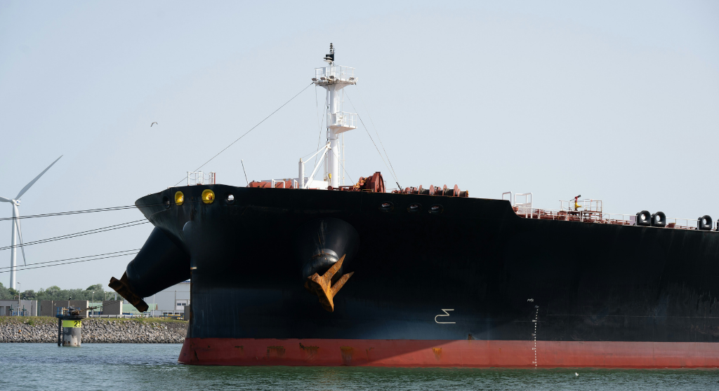 Swift Vessel Arrest and Mediation Resolve Cross-Border Maritime Dispute in Nine Days