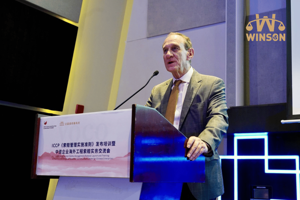Andy Hewitt, ICCP Founder, delivering construction claims training in Dubai