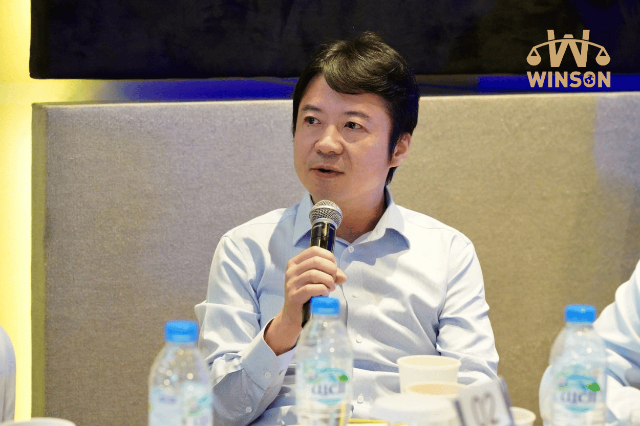 Participant asking a question during the construction claims session